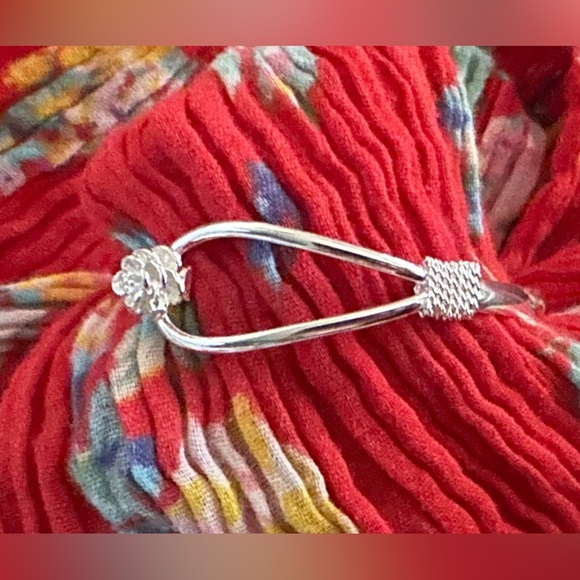 New~Silver Rose Bracelet - Picture 1 of 5